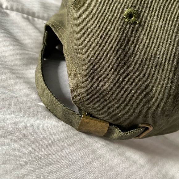 Women’s Green Hat with Silver Chains 🧢 - Picture 14 of 15